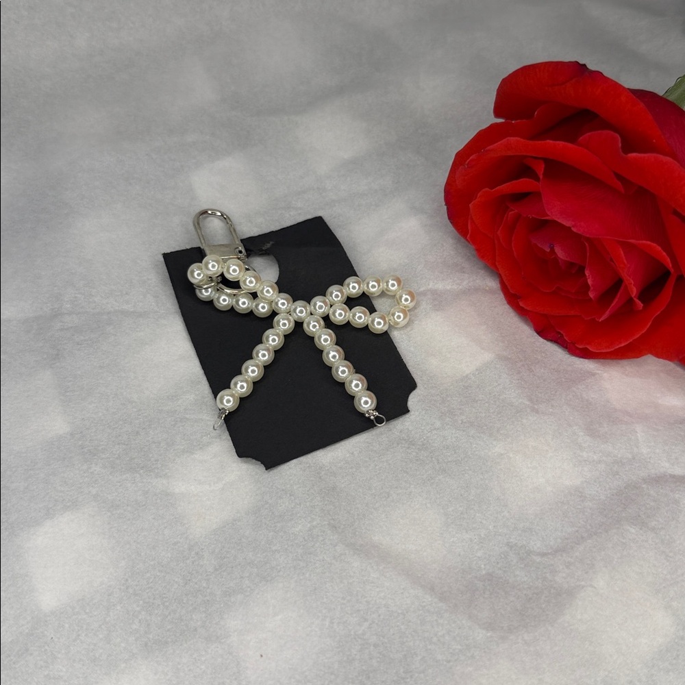 Elegant Pearl Keychain/Bagcharm - Picture 2 of 2